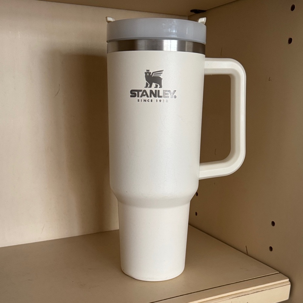 Stanley Cream Insulated Travel Mug with Handle - Picture 2 of 7